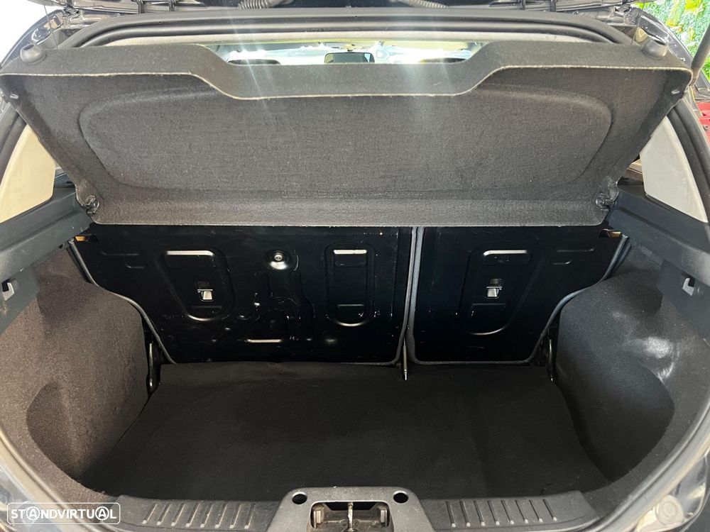 Ford Fiesta 1.4 TDCI Titanium - 31