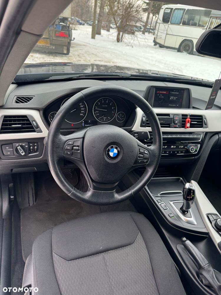 BMW Seria 3 330i xDrive - 7