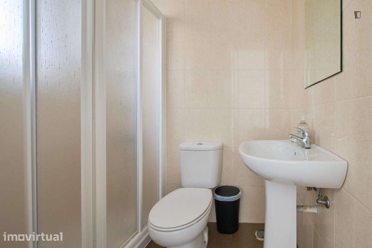 Quarto - localizado em Entrecampos Lisbon - Grande imagem: 2/36