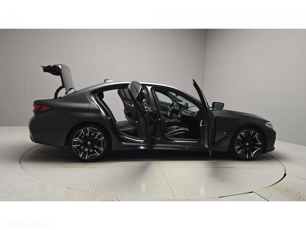 BMW Seria 5 530d xDrive mHEV M Sport sport - 13