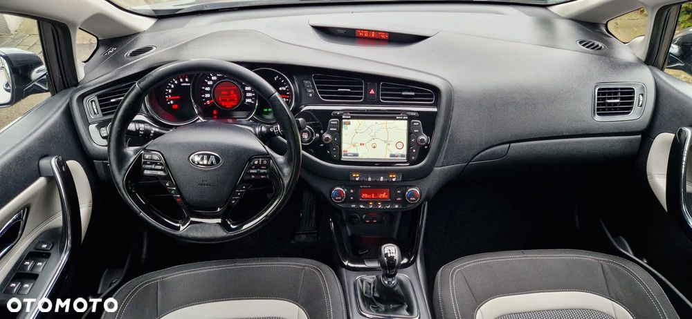 Kia Ceed - 11