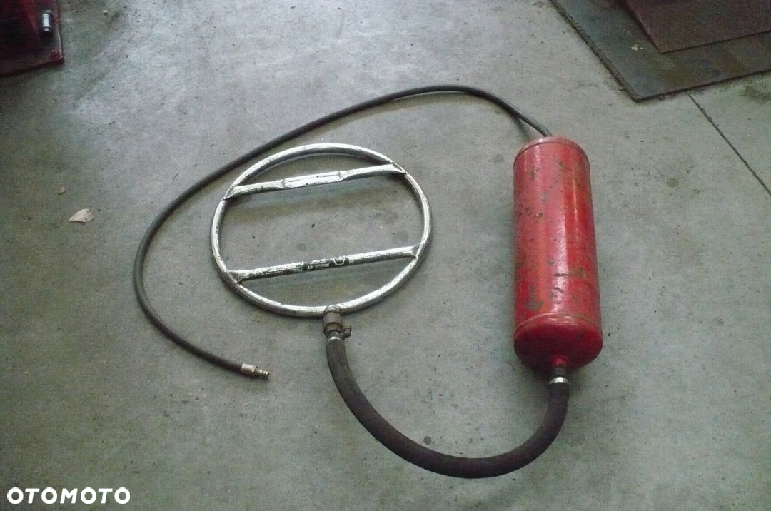Inflator do pompowania kół osobowych OMEGA - 2