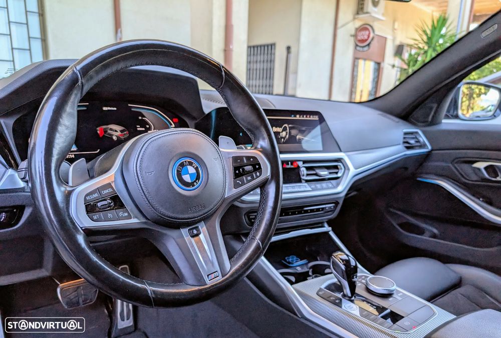BMW 330 e Touring Pack Desportivo M Auto - 12
