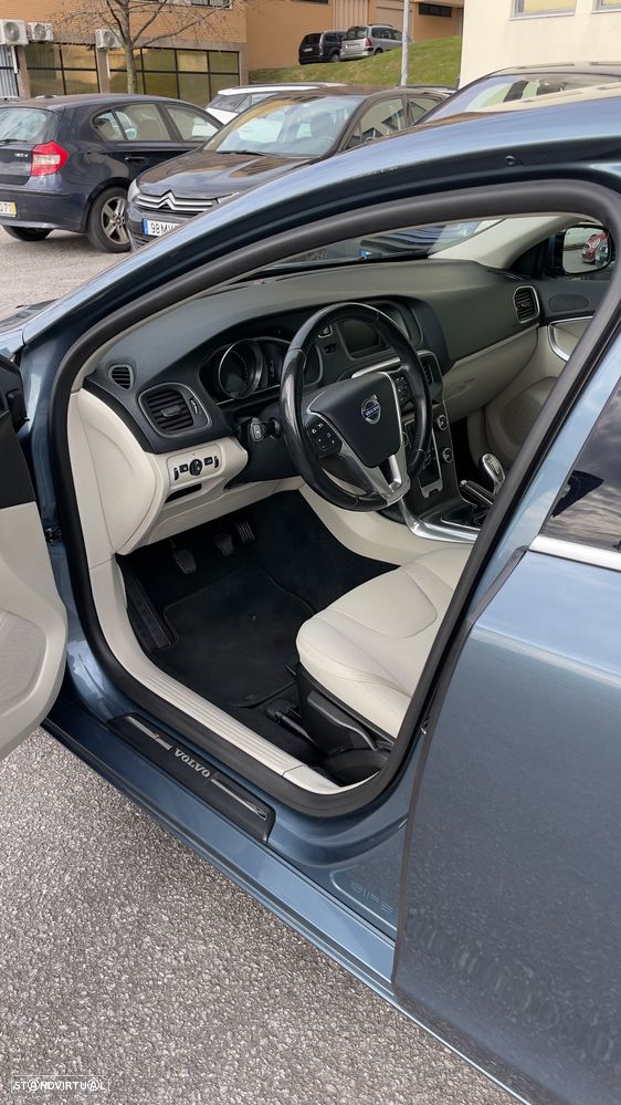 Volvo V40 D2 Kinetic - 19