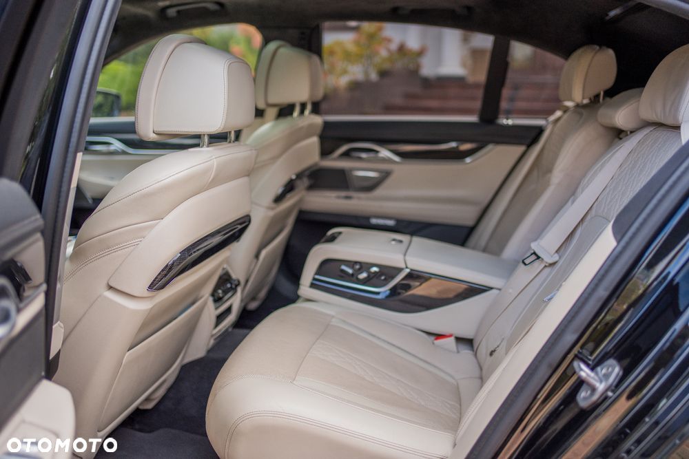 BMW Seria 7 740d xDrive - 27