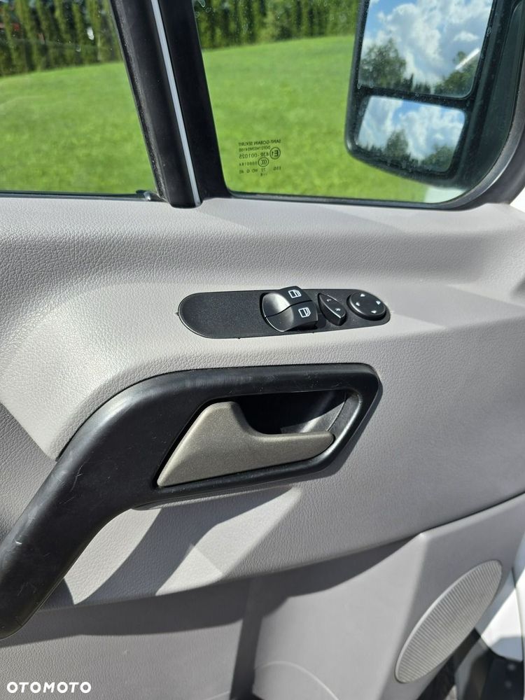 Mercedes-Benz Sprinter - 22