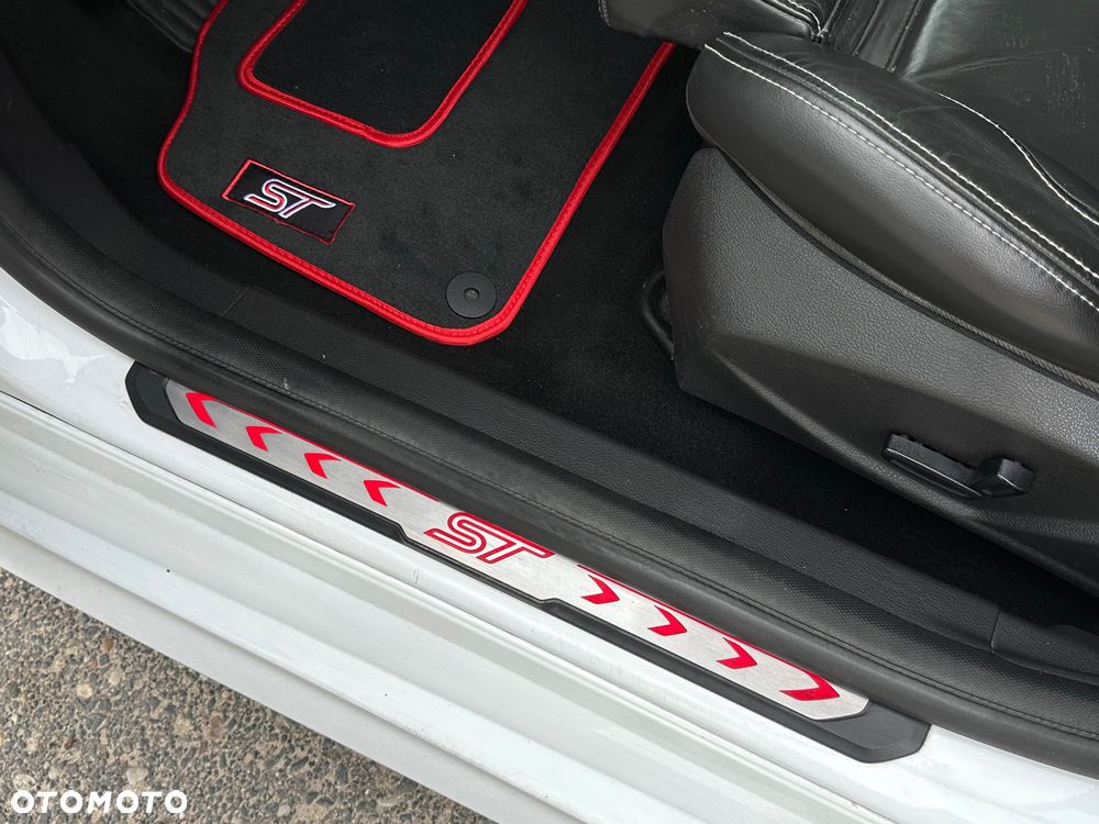 Ford Focus ST - 13