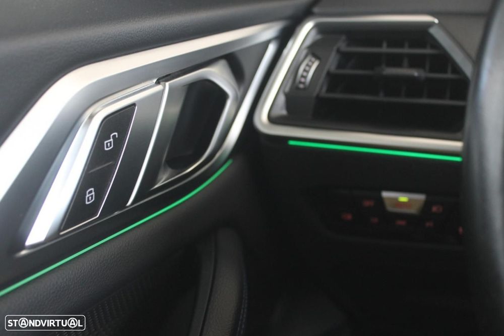 BMW i4 eDrive40 Desportiva M - 32