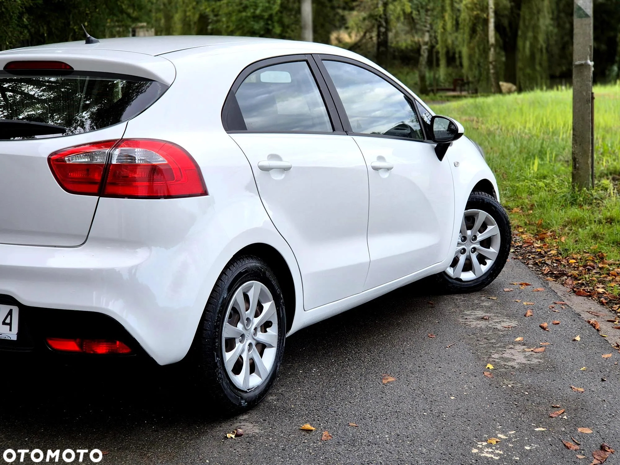 Kia Rio 1.2 L - 12