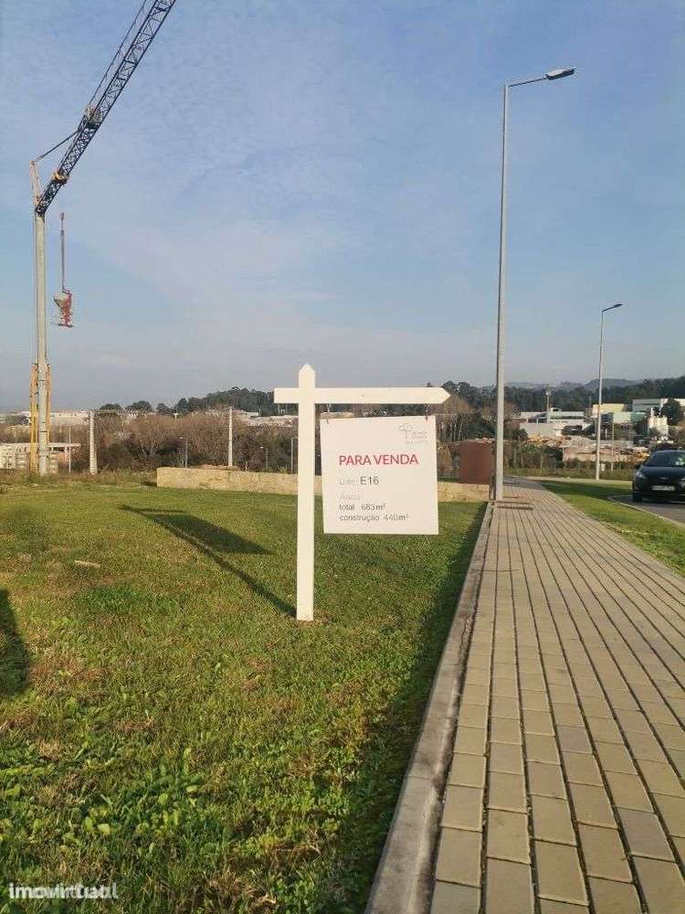 Lotes Individuais com arquiteturas variadas em Palmeira - Braga - Grande imagem: 4/10