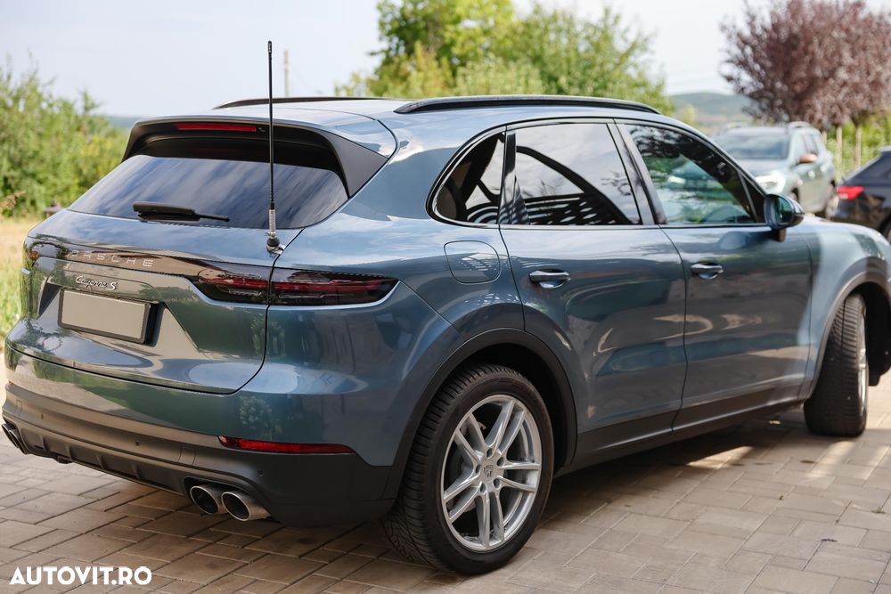 Porsche Cayenne - 4