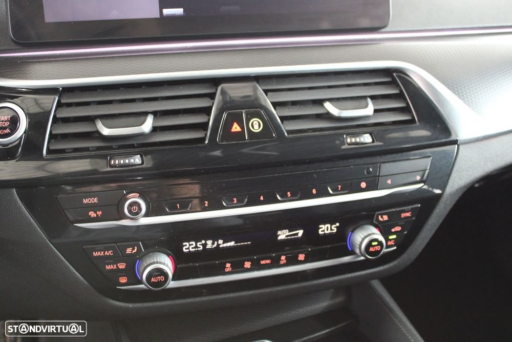 BMW 520 d Pack Desportivo M Auto - 20