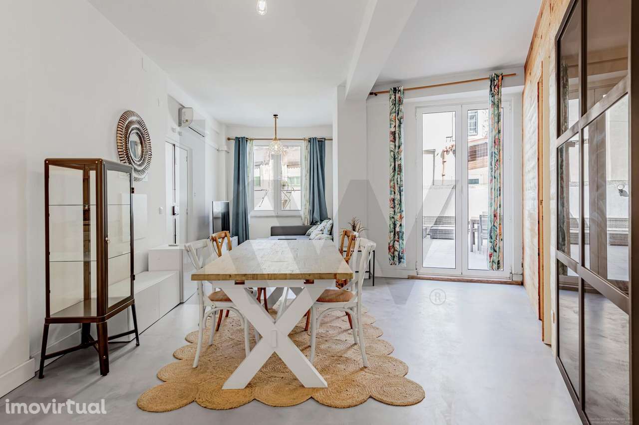 O Refúgio Perfeito na Costa do Castelo: T1+1 Renovado, Terraço de 60 m - Grande imagem: 4/22