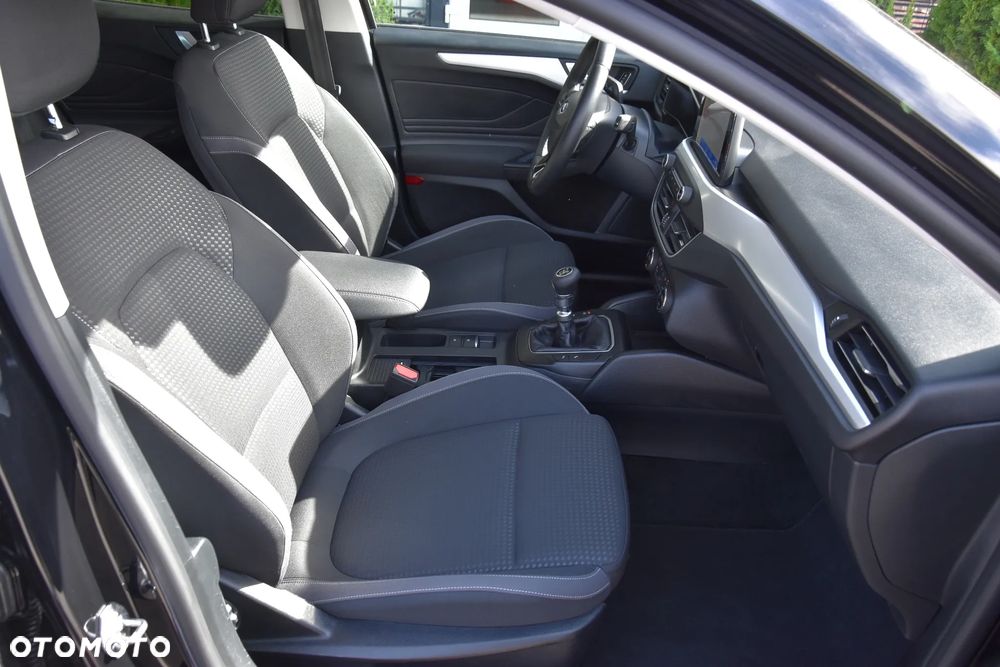 Ford Focus 1.5 EcoBlue Start-Stopp-System TITANIUM - 19