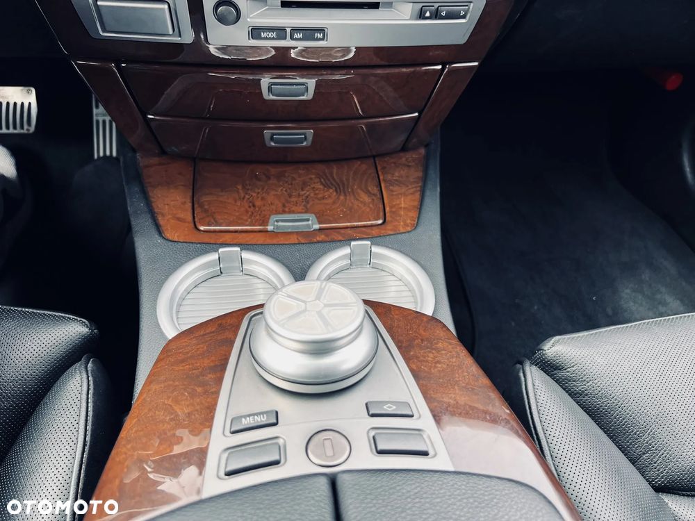 BMW Seria 7 740i - 12