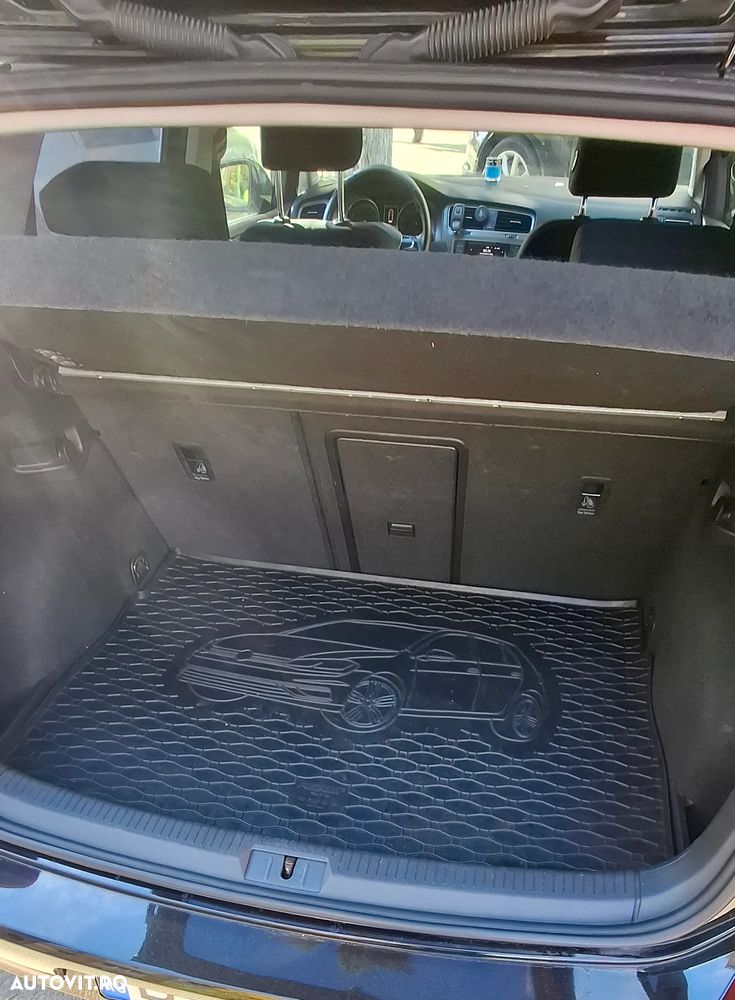 Volkswagen Golf - 11