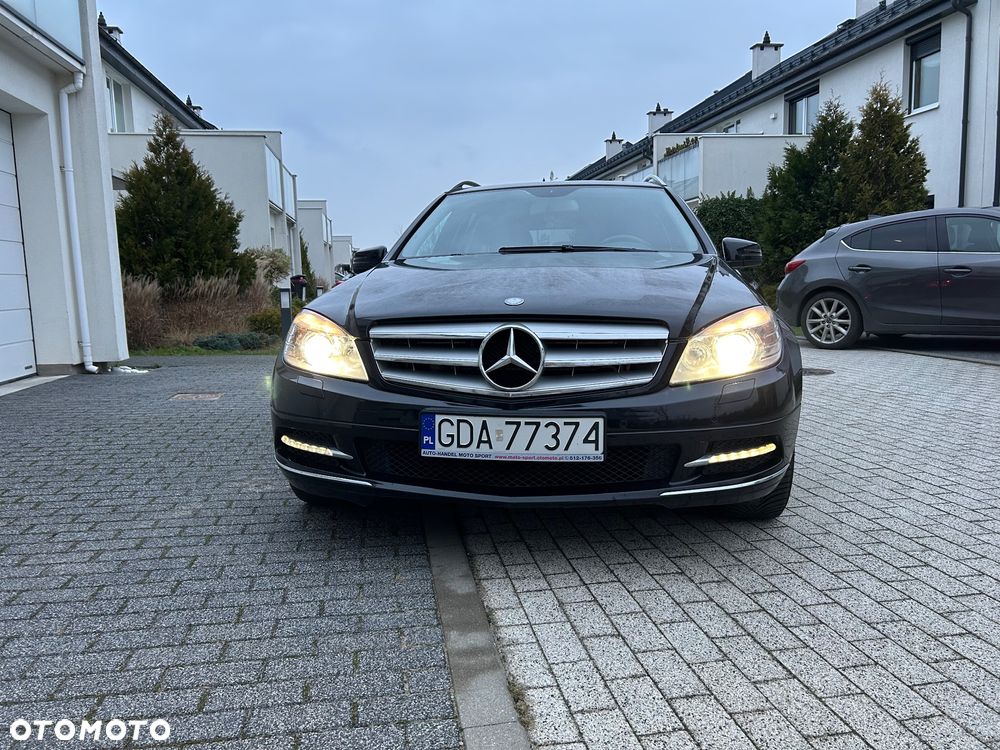 Mercedes-Benz Klasa C 350 CDI DPF 4Matic 7G-TRONIC BlueEFFICIENCY Elegance - 16