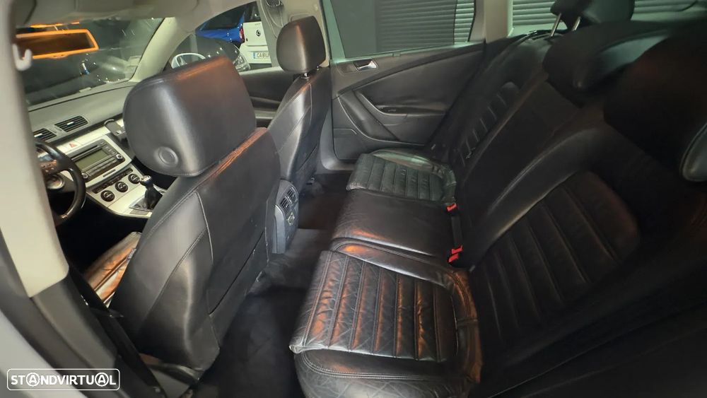 VW Passat Variant 2.0 TDI Highline - 28