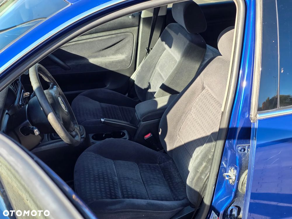 Volkswagen Passat 1.9 TDI Highline - 10