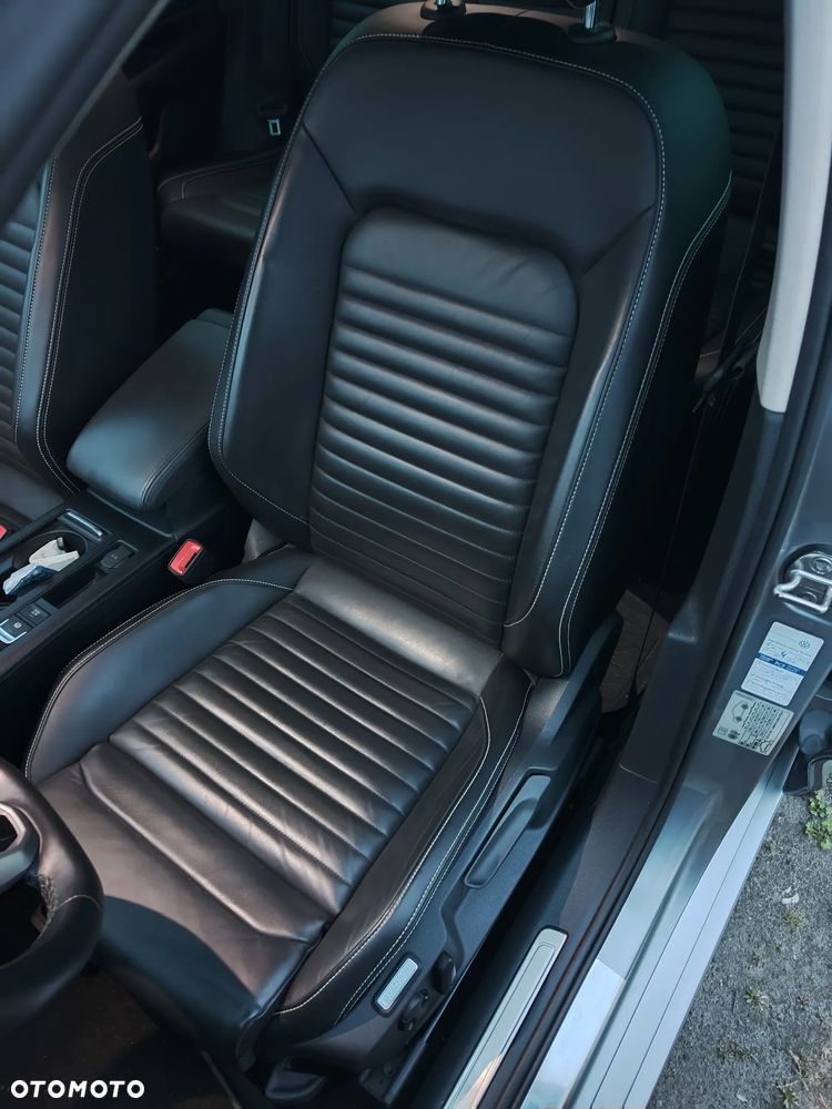 Volkswagen Passat Variant 2.0 TDI SCR DSG 4Motion Elegance - 21