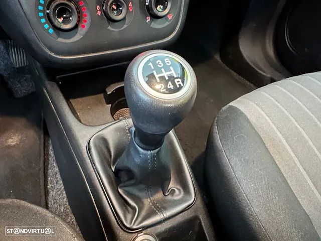 Fiat Punto 1.3 M-Jet Lounge S&S - 13