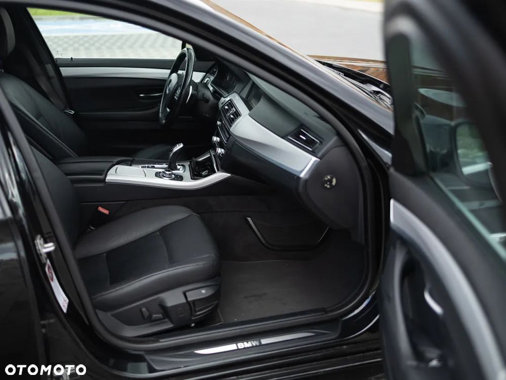 BMW Seria 5 530d xDrive - 13
