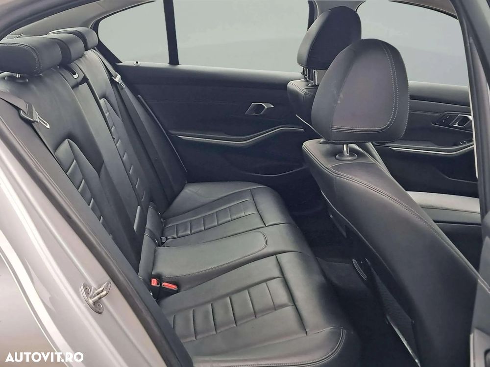 BMW Seria 3 330e Aut. Advantage - 15