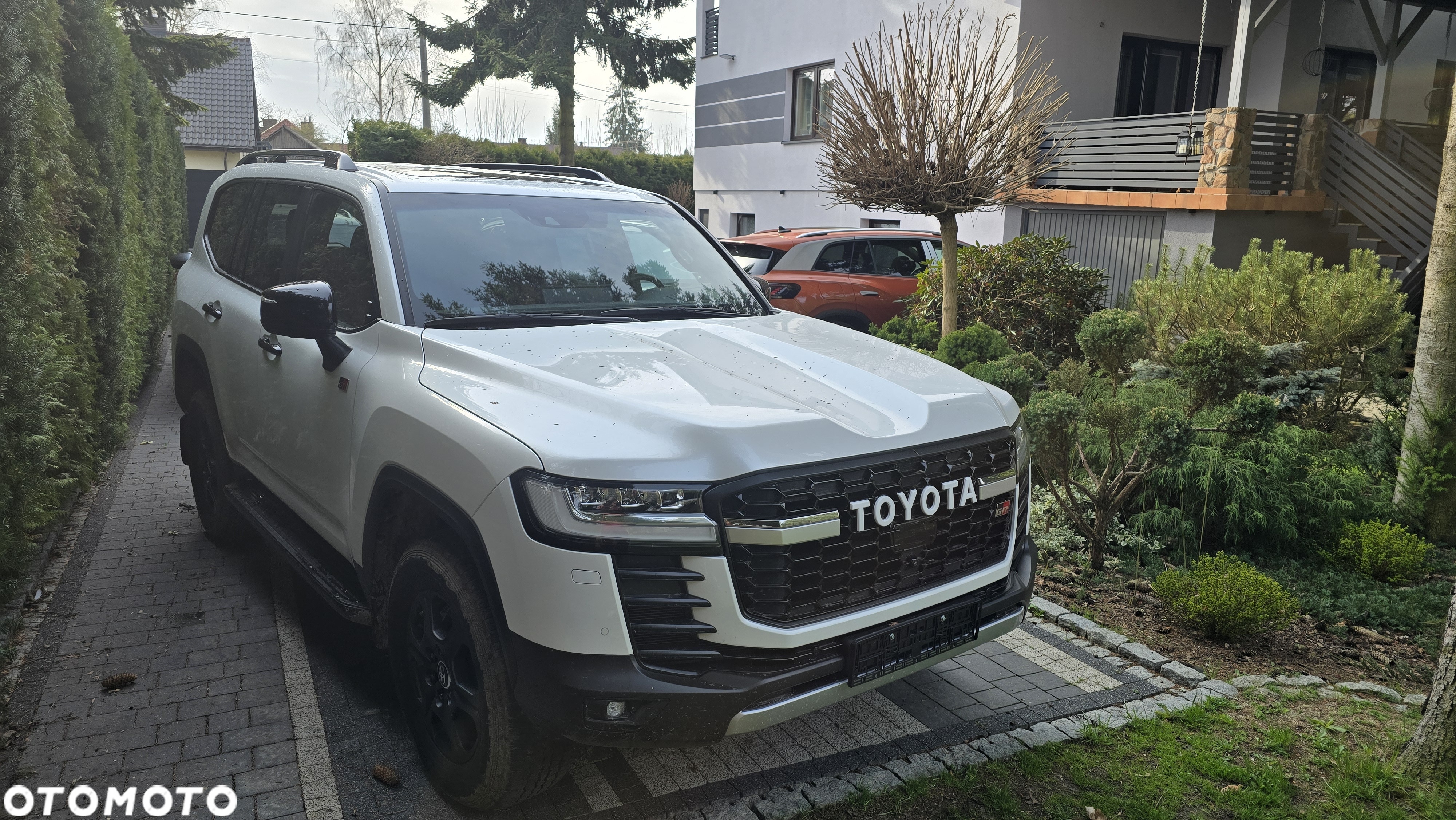Toyota Land Cruiser - 37