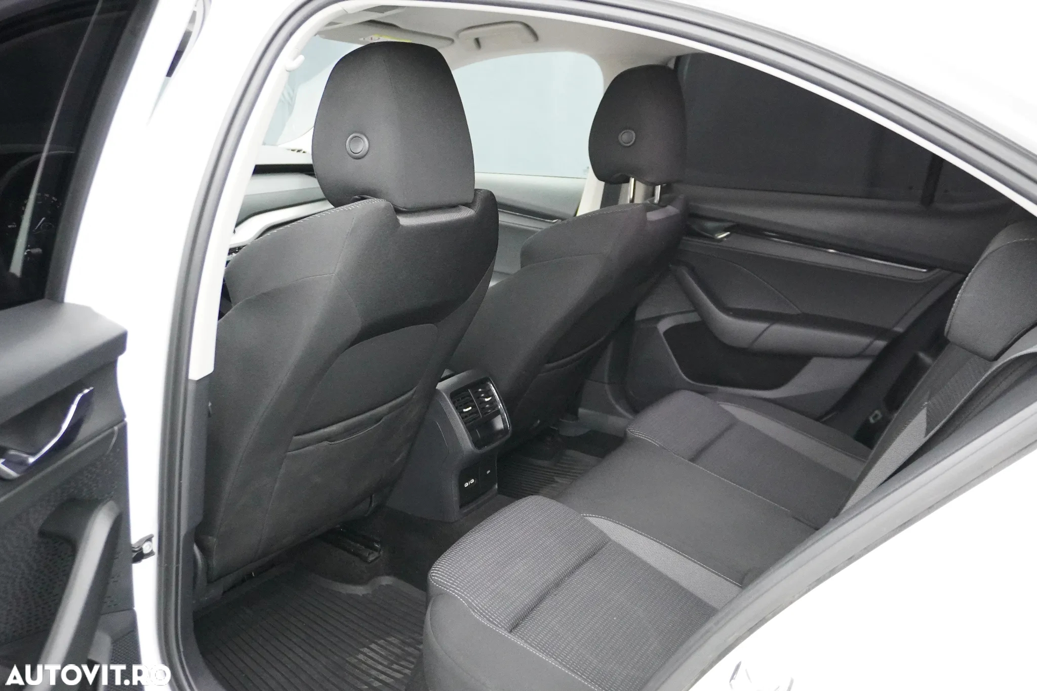 Skoda Octavia 2.0 TDI DSG Ambition - 14