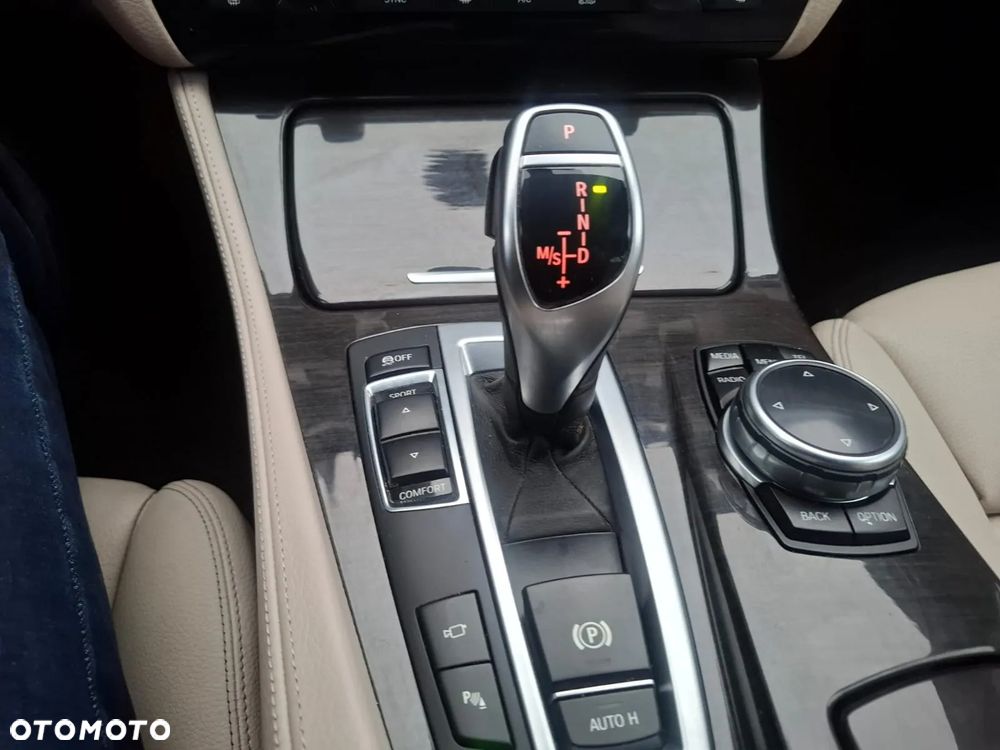 BMW Seria 5 528i Luxury Line - 12