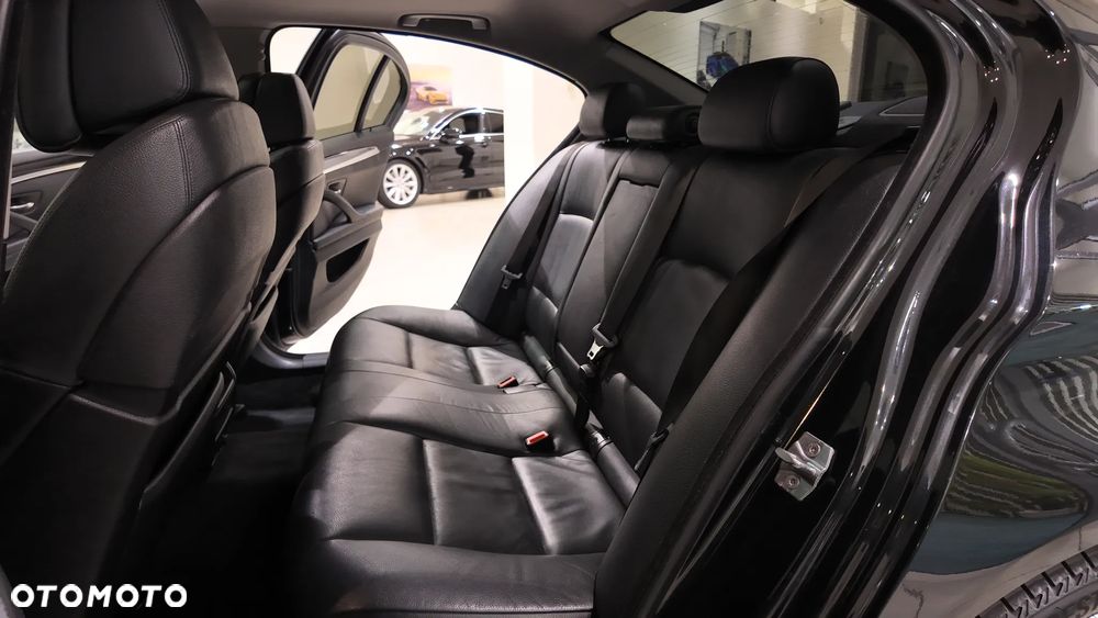 BMW Seria 5 530d Luxury Line - 33