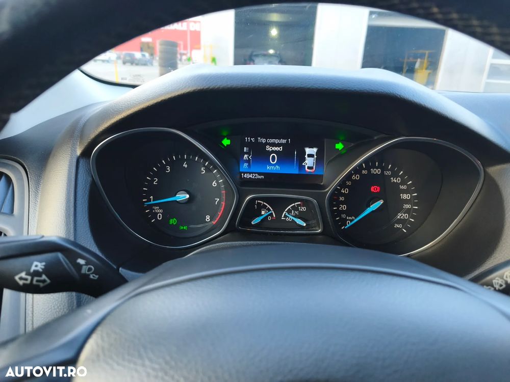 Ford Focus 1.0 EcoBoost Start-Stopp-System TITANIUM DESIGN - 6