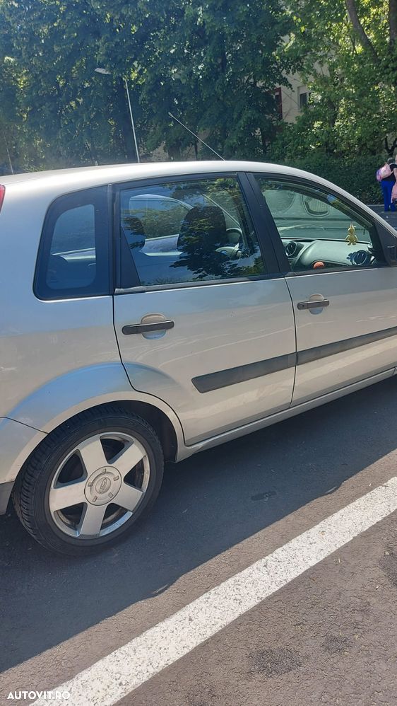 Ford Fiesta 1.4i Comfort - 2