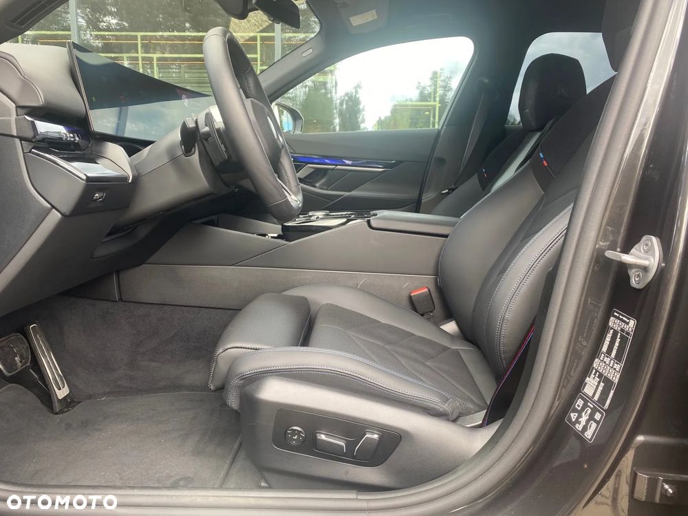 BMW Seria 5 520d xDrive mHEV - 10