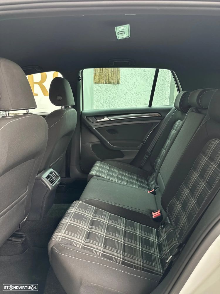 VW Golf 2.0 TDI GTD DSG - 17