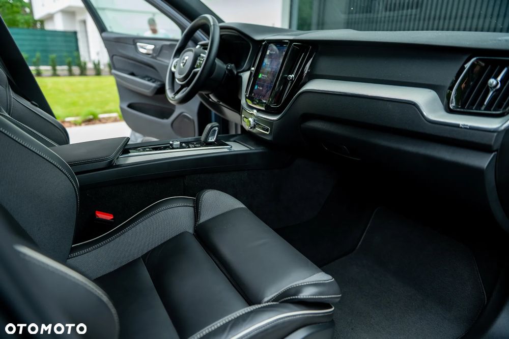 Volvo XC 60 B4 D Plus Dark - 15