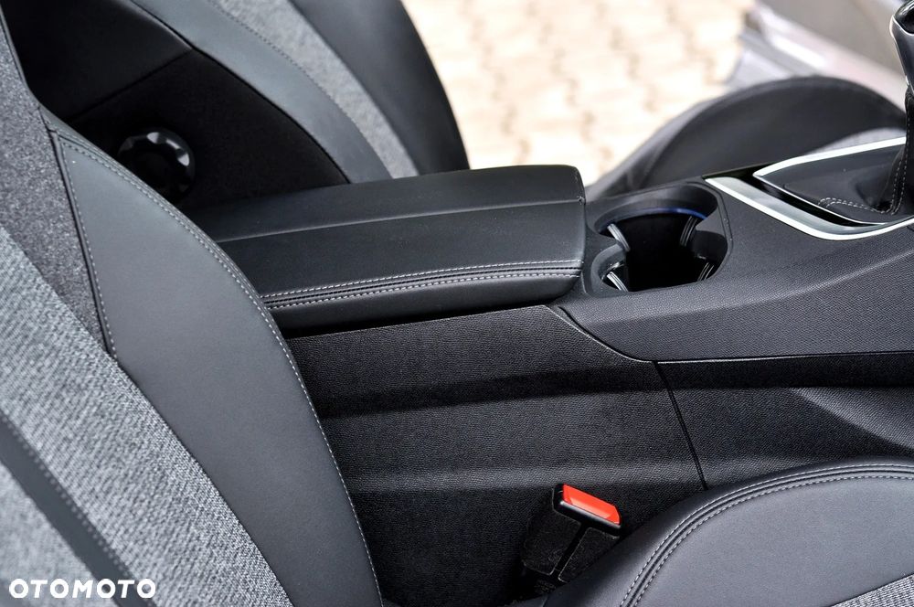Peugeot 3008 1.2 PureTech Allure S&S - 19