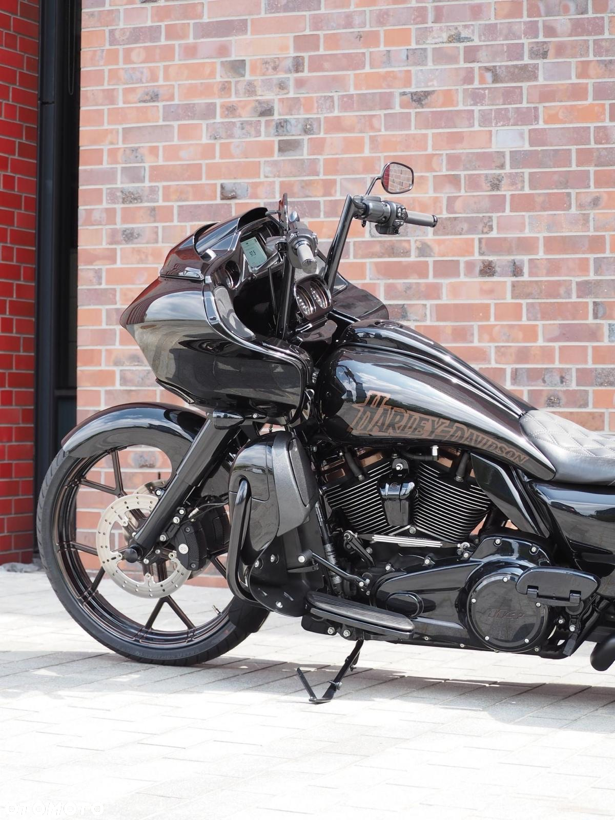 Harley-Davidson Touring Road Glide - 2