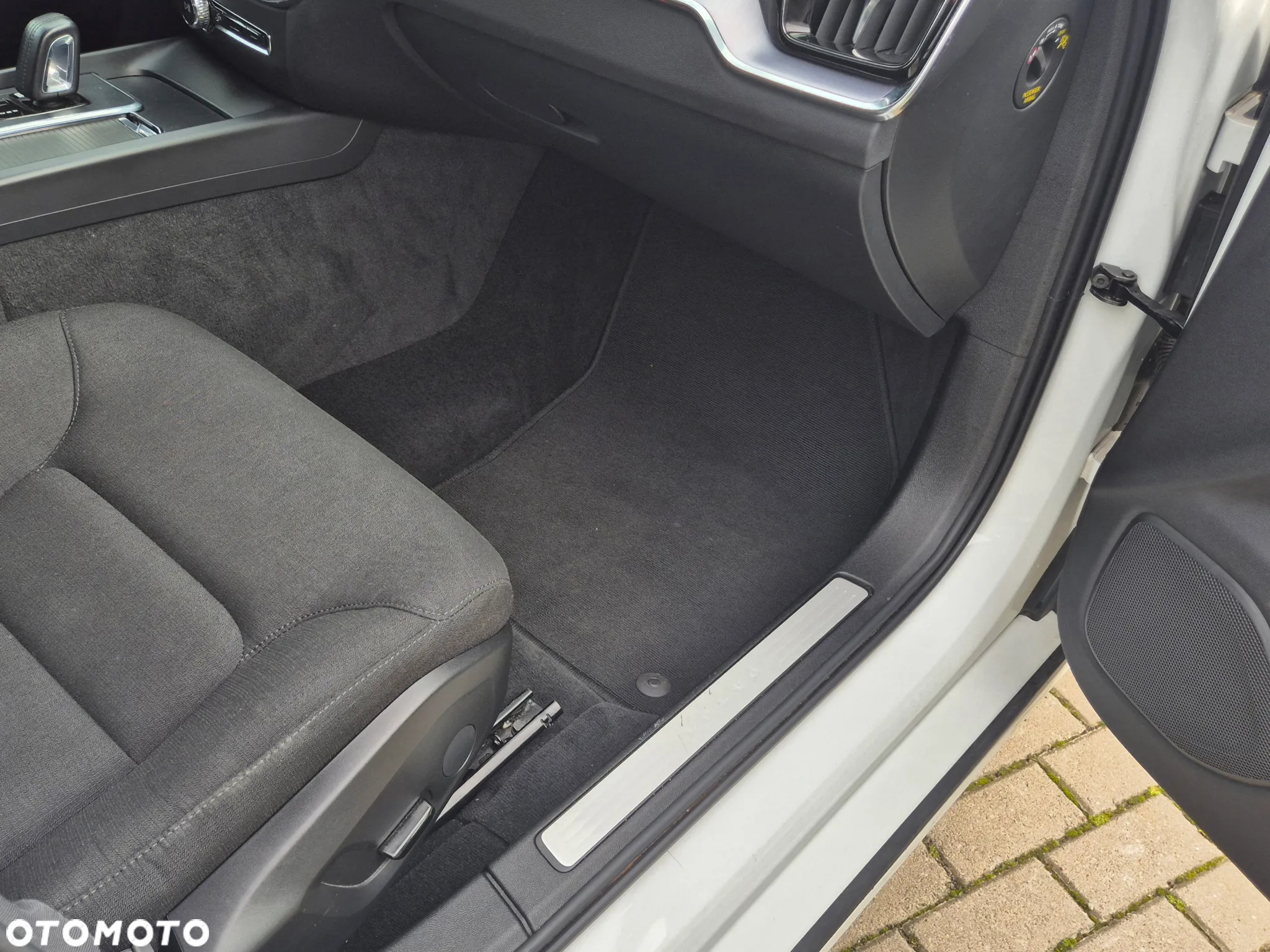 Volvo V60 B3 B DKG Momentum - 23