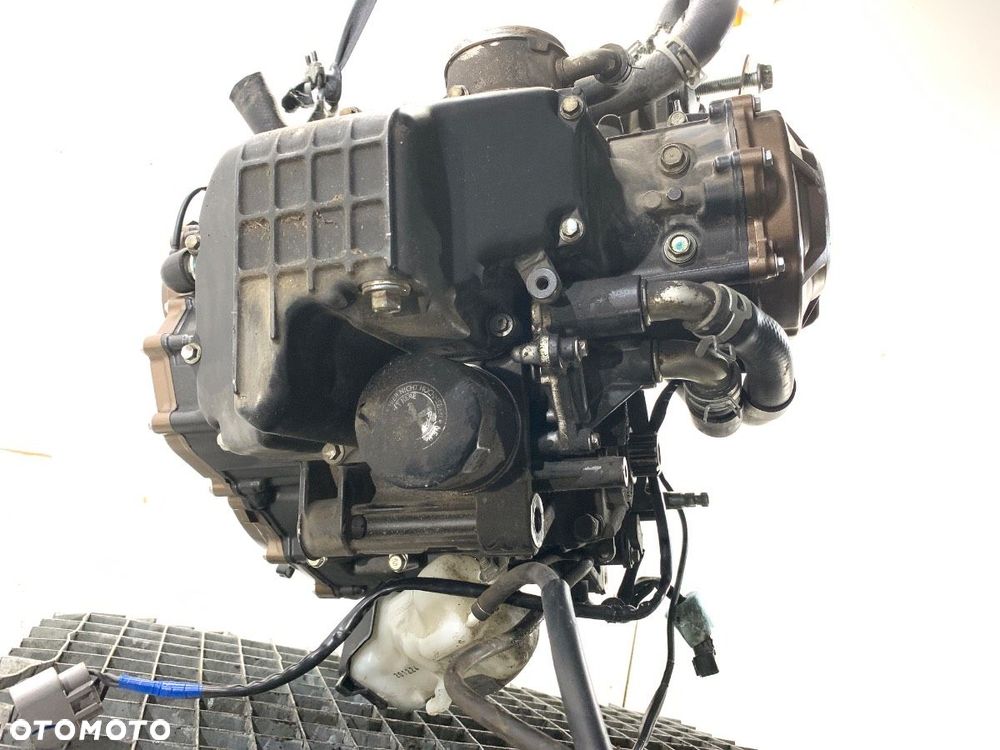 SILNIK  HONDA CB650RA 650 CM3 34kW 46KM (2014 - RH15E - 6