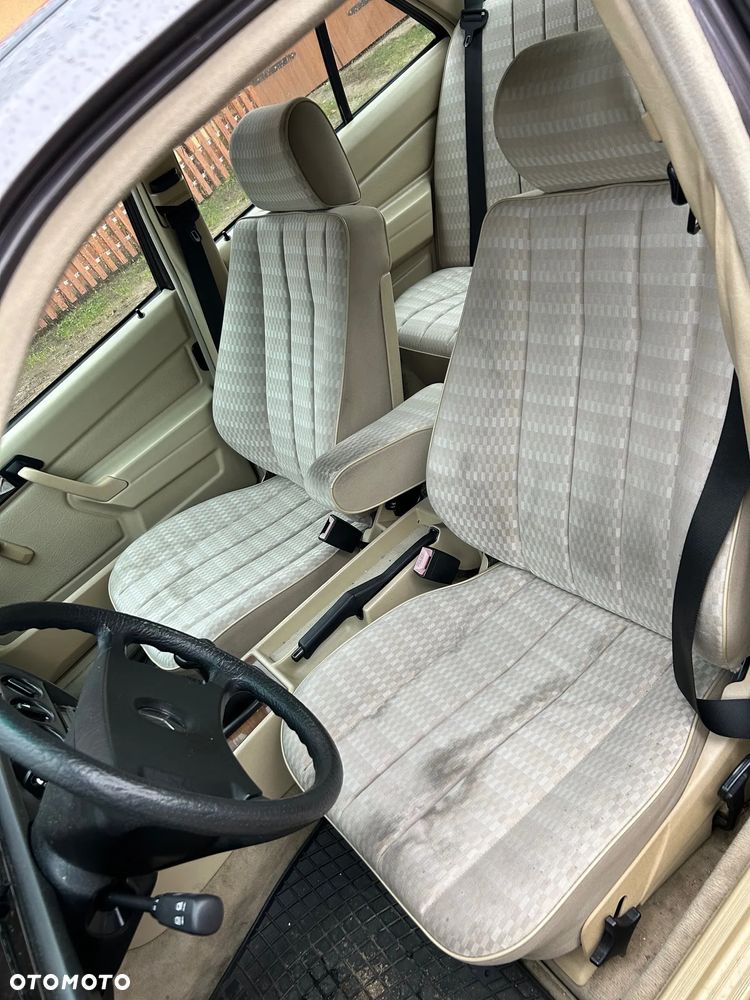 Mercedes-Benz W201 (190) - 9