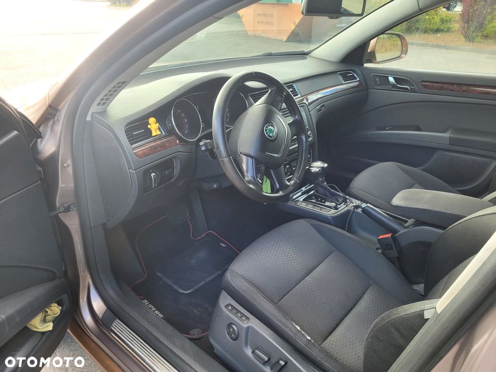 Skoda Superb 2.0 TDI Ambition DSG - 8