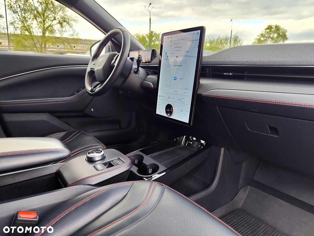 Ford Mustang Mach-E 91 kWh AWD Premium - 11