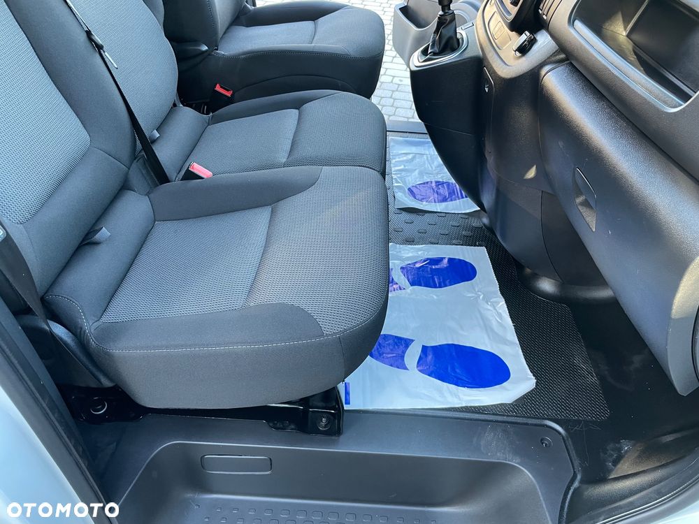 Renault Trafic Vivaro Partner Expert Custom Talento T6 Vito - 25