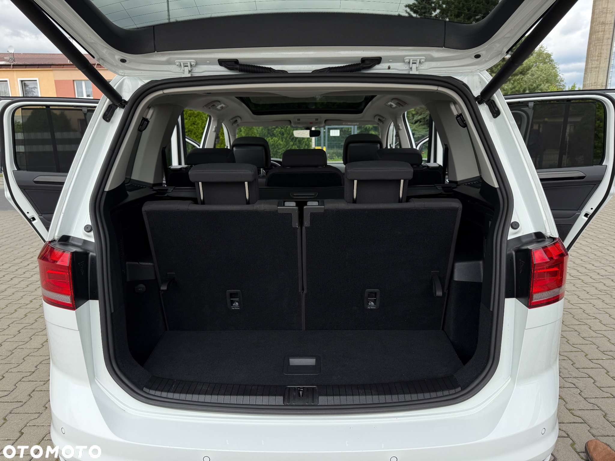 Volkswagen Touran 2.0 TDI BMT Comfortline DSG - 24