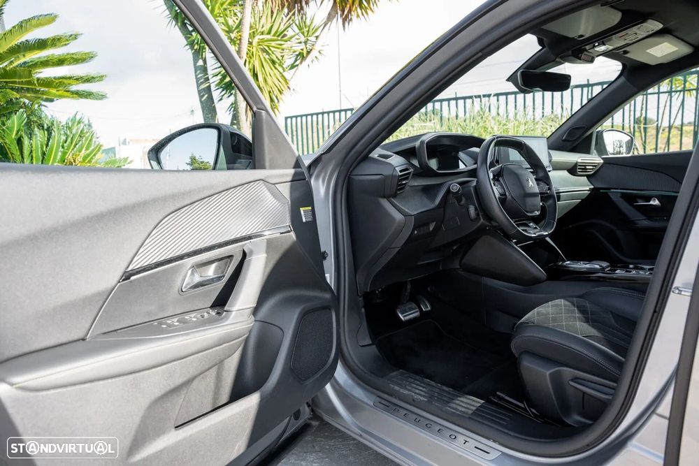 Peugeot e-2008 50 kWh GT - 18