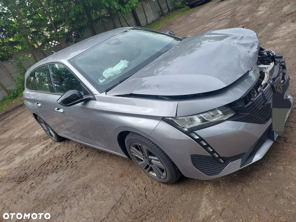 Peugeot 308 - 8