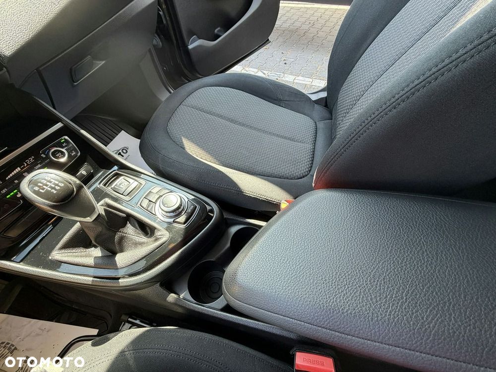 BMW Seria 2 218d - 16