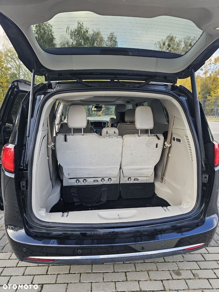 Chrysler Pacifica - 8