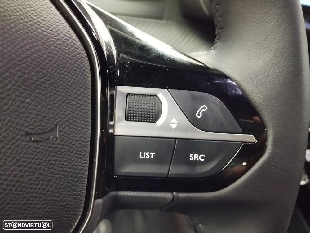 Peugeot 2008 1.2 PureTech Allure - 23